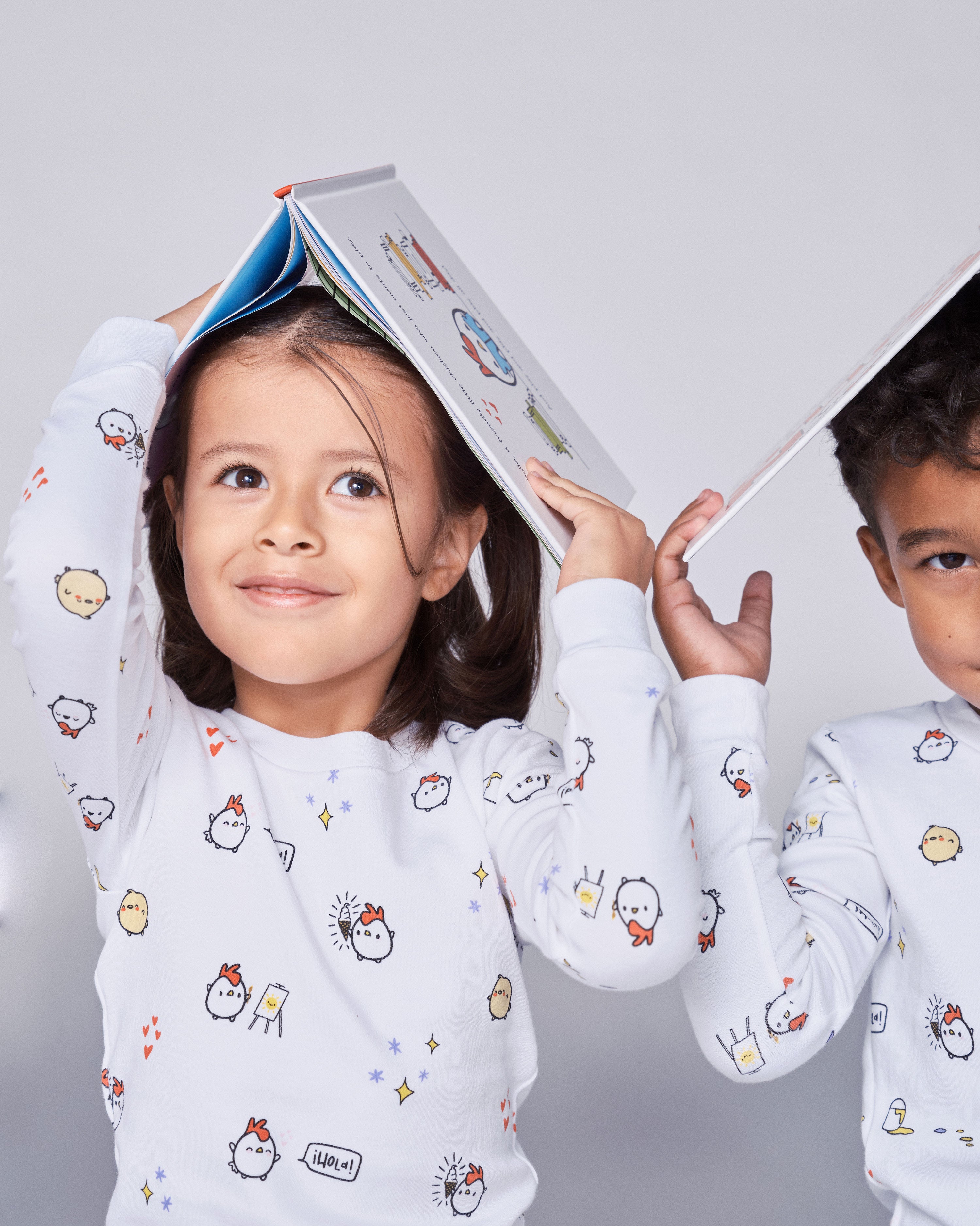 The Organic Long Sleeve Pajama Set Con Pollo Con Pollo Hover #color_Con Pollo